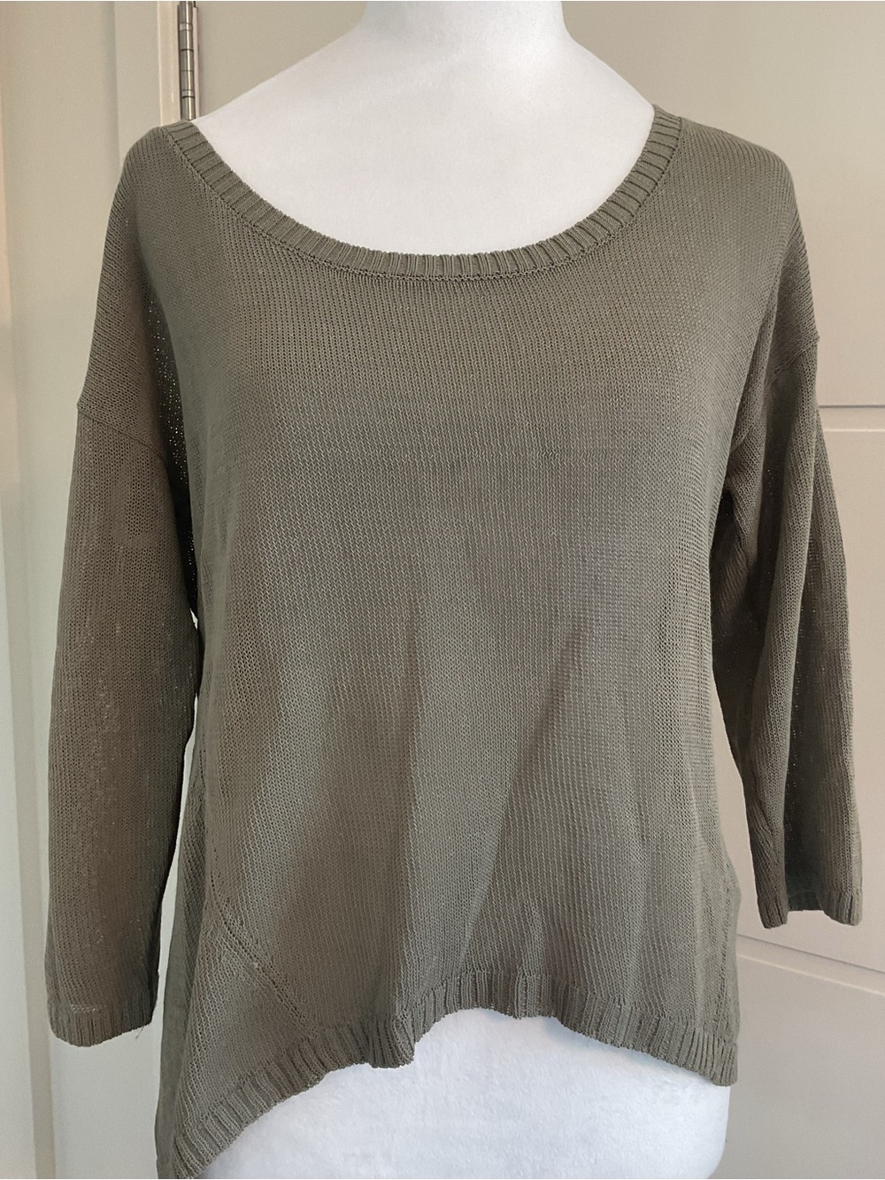 Aritzia Babaton Olive Scoop Neck Lightweight  Knit Top